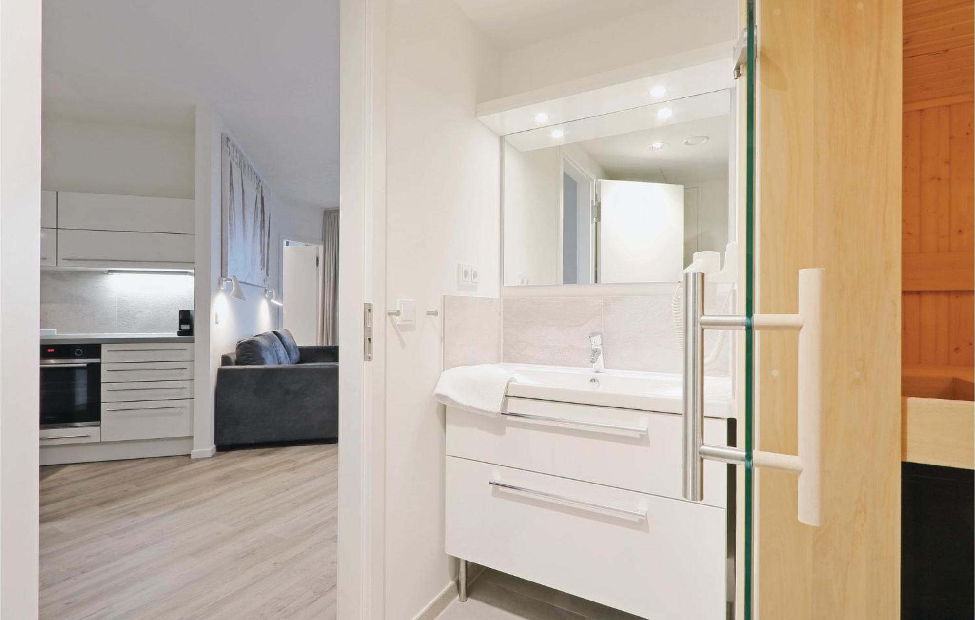 Stunning Apartment In Luebeck Travemuende With Wifi Exterior photo